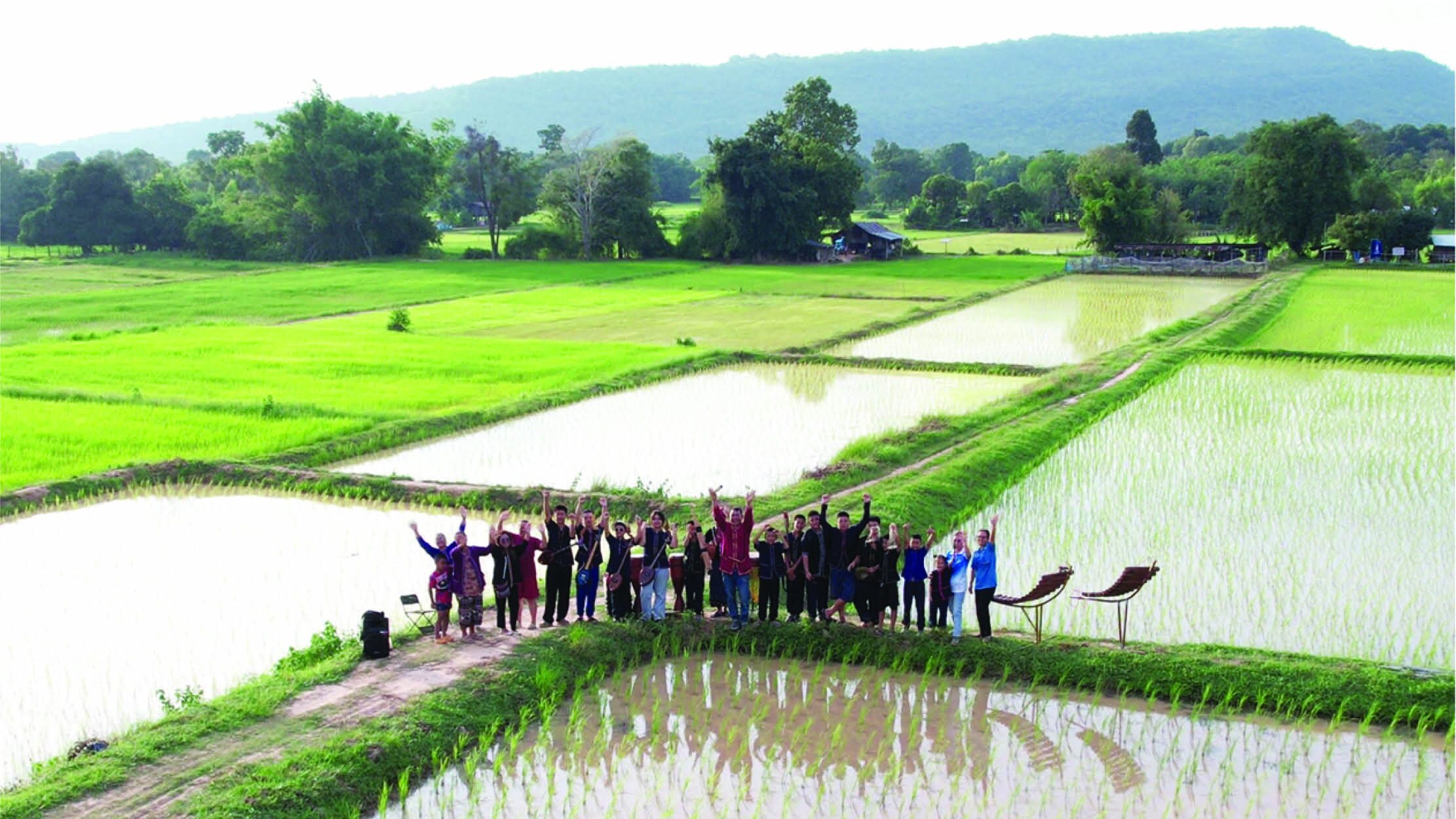 สดจากเยาวชน - ประเพณี-ลายผ้า เด็กภูไทกุดหว้า