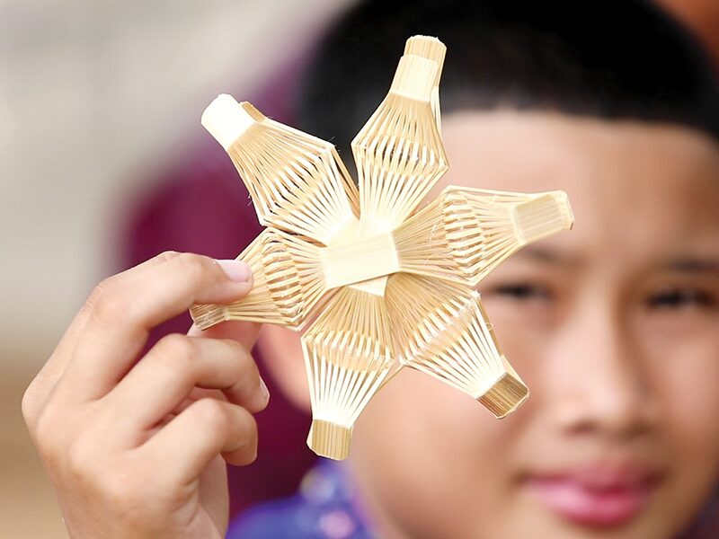 สดจากเยาวชน - ประเพณี-ลายผ้า เด็กภูไทกุดหว้า
