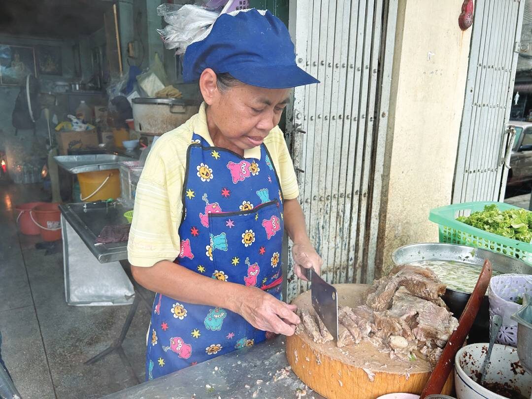 อิ่มอร่อย - ‘ซุงโภชนา’คลองหลอด ก๋วยเตี๋ยวเนื้อ 5 อย่าง