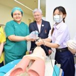 เปิดประสบการณ์ 'ฐานการเรียนรู้ทางการแพทย์' ให้นักเรียนมัธยม เยี่ยมชมคลินิกครั้งแรก