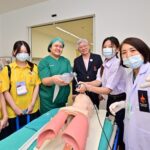 เปิดประสบการณ์ 'ฐานการเรียนรู้ทางการแพทย์' ให้นักเรียนมัธยม เยี่ยมชมคลินิกครั้งแรก