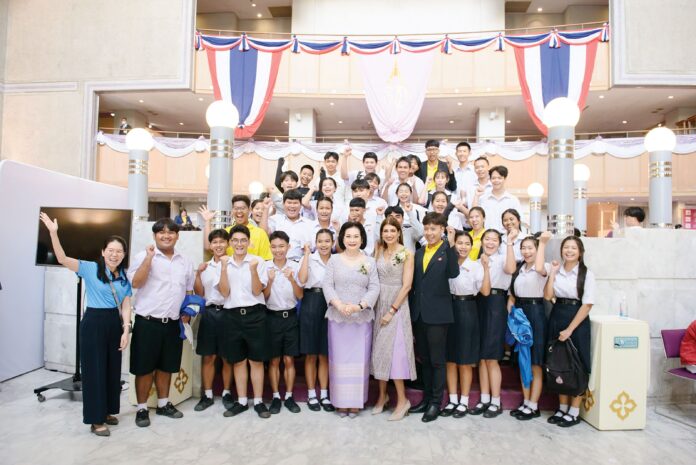 สดจากเยาวชน