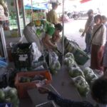 ทะลักชายแดน มะม่วงแก้วขมิ้น สั่งนำเข้าจากเขมร ราคาถูก 7 กิโล 100 นทท.แห่ซื้อคึกคัก  