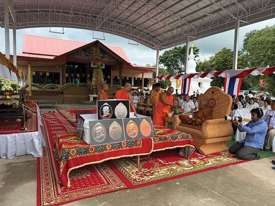 ข่าวสดพระเครื่อง - เหรียญเหนือดวงหลวงปู่ขำ สร้างอุโบสถวัดหนองแดง