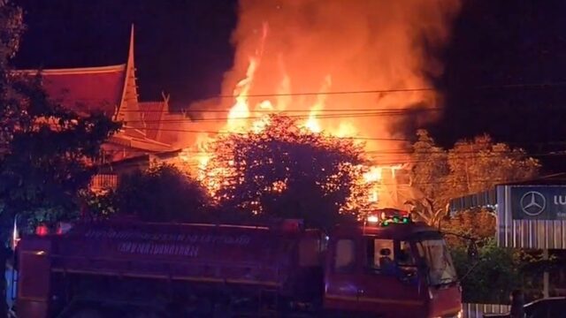 แสงเพลิงแดงฉาน อดีตข้าราชการครู วัย 69 ปี หนีตายระทึก ไฟไหม้บ้าน 2 ชั้น เผาวอดทั้งหลัง เสียหายกว่า 5 ล้านบาท เผยนาทีเกิดเหตุ ได้ยินชาวบ้านส่งเสียงเอะอะ
