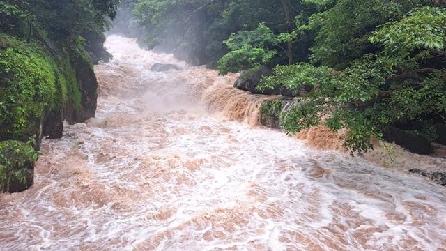 อุตุนิยมวิทยาภาคใต้ ประกาศฉบับที่ 3 เตือน มรสุมกระหน่ำ ฝนตกหนักถึงหนักมาก 9 จังหวัดเตรียมรับมือ ดินโคลนถล่ม น้ำท่วมฉับพลัน น้ำป่าไหลหลาก ทะเลมีคลื่นสูง