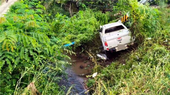 Pickup crash in Chiang Kham causes district-wide power outage | News by Thaiger