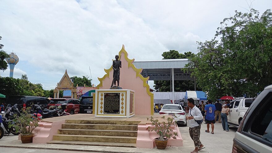 ข่าวสดพระเครื่อง - เหรียญเหนือดวงหลวงปู่ขำ สร้างอุโบสถวัดหนองแดง