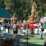 เนืองแน่น ชาวบ้านแห่ขอโชคลาภ ส่องเลขเด็ด ท้าวเวสสุวรรณ หวังถูกหวยรวยรับปี68