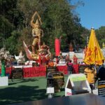 เนืองแน่น ชาวบ้านแห่ขอโชคลาภ ส่องเลขเด็ด ท้าวเวสสุวรรณ หวังถูกหวยรวยรับปี68