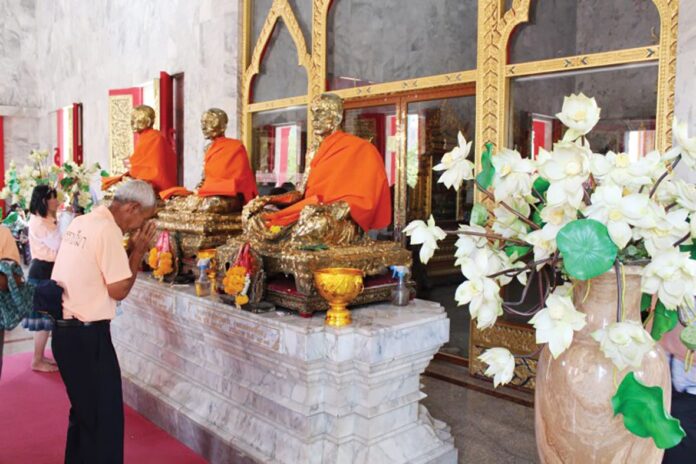 เที่ยววัดวันหยุด