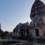 ตื่นตาตื่นใจ แห่ชม ปรากฏการณ์ 'สุริยาอัสดง' ดวงอาทิตย์ตกแสงลอดกลางซุ้มประตู