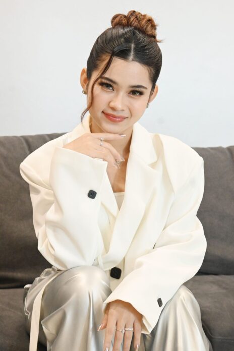จับกระแสลูกทุ่ง