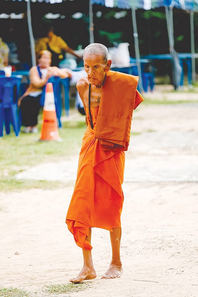 ข่าวสดพระเครื่อง - เหรียญเหนือดวงหลวงปู่ขำ สร้างอุโบสถวัดหนองแดง