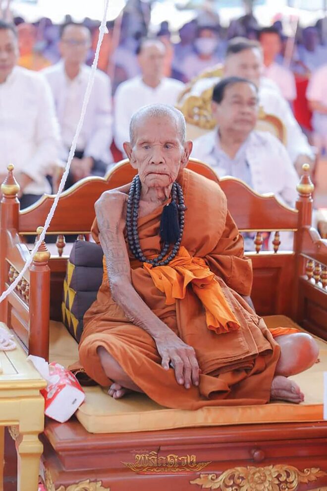 ข่าวสดพระเครื่อง - เหรียญเหนือดวงหลวงปู่ขำ สร้างอุโบสถวัดหนองแดง