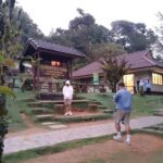 อุณหภูมิลดฮวบ เย็นสะท้าน ดอยอินทนนท์ 7 องศา นักท่องเที่ยวแห่สัมผัสอากาศหนาวคึกคึก