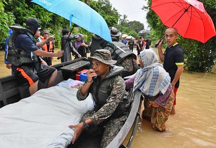 ฝนถล่มมาเลเซีย! ดับแล้ว 3 ราย 8 หมื่นคนอพยพ เตือนน้ำท่วมใหญ่ในรอบทศวรรษ