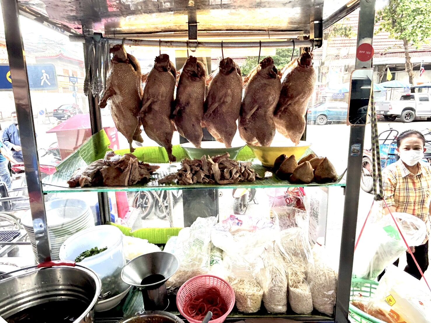 สวรรค์ในครัว - ร้านเตี๋ยวเป็ดน้องจอย ของอร่อยข้าง‘สน.’