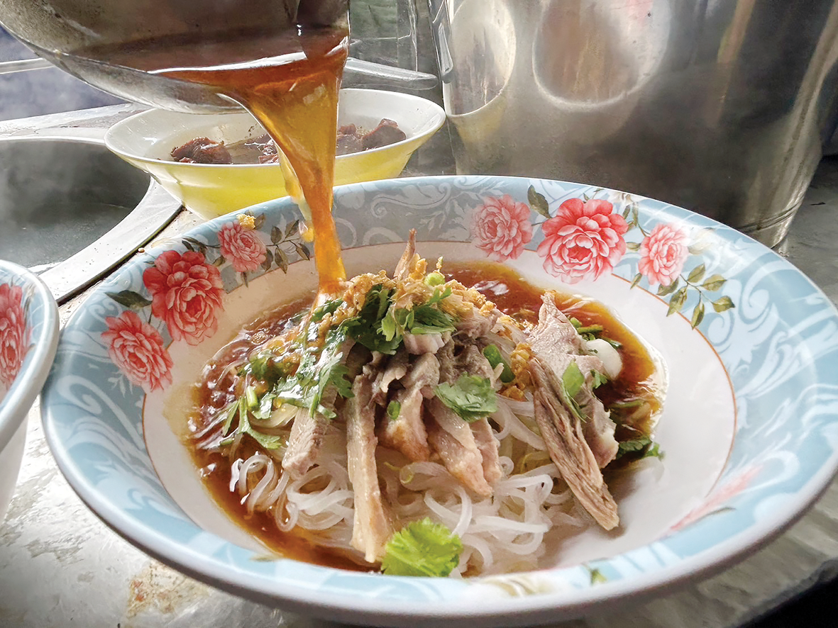 สวรรค์ในครัว - ร้านเตี๋ยวเป็ดน้องจอย ของอร่อยข้าง‘สน.’