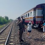 ตร.ท่องเที่ยวเมืองลิง ดูแลนทท.รถไฟขบวนพิเศษลอยน้ำ เขื่อนป่าสักชลสิทธิ