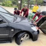ผบ.ตร. สั่ง ภ.8 - ภ.9 เร่งช่วยเหลือประชาชน 6 จังหวัด พื้นที่ภาคใต้ ประสบอุทกภัยเต็มที่