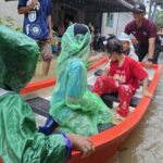 ผบ.ตร. สั่ง ภ.8 - ภ.9 เร่งช่วยเหลือประชาชน 6 จังหวัด พื้นที่ภาคใต้ ประสบอุทกภัยเต็มที่
