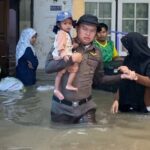 ผบ.ตร. สั่ง ภ.8 - ภ.9 เร่งช่วยเหลือประชาชน 6 จังหวัด พื้นที่ภาคใต้ ประสบอุทกภัยเต็มที่