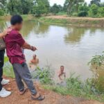 ตำรวจ ไล่จับหนุ่มใหญ่ พร้อมปืน 2 กระบอก มั่วสุมเสพยาลักลอบจำหน่าย ยิงปืนข่มขู่ ชาวบ้าน