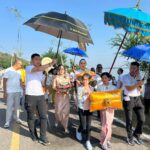 ผู้กำกับจราจรพร้อมครอบครัวร่วมยอดบุญกฐินถวายวัดเขาพระกว่า 1 ล้านบาท