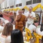 ผู้กำกับจราจรพร้อมครอบครัวร่วมยอดบุญกฐินถวายวัดเขาพระกว่า 1 ล้านบาท