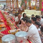 ผู้กำกับจราจรพร้อมครอบครัวร่วมยอดบุญกฐินถวายวัดเขาพระกว่า 1 ล้านบาท