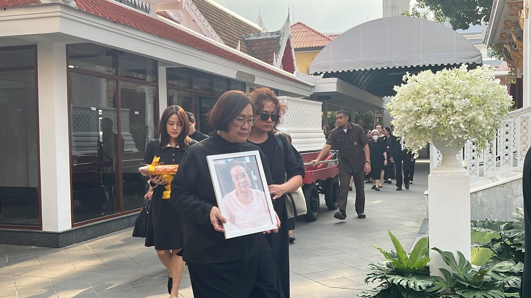 เผาคุณยายบรรเจิดศรี