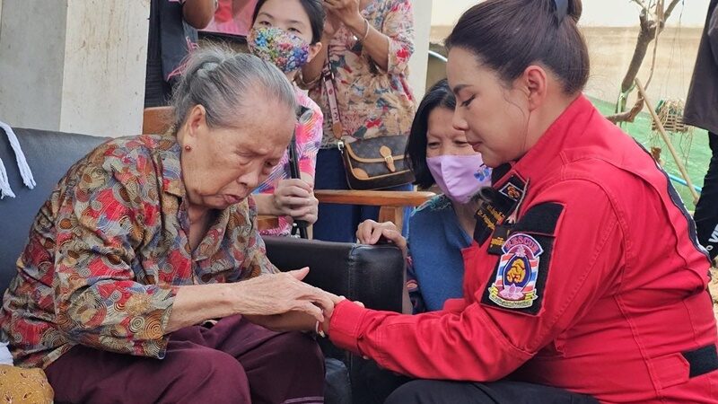 ดร.บุ๋ม