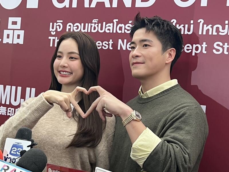 ‘โบว์ เมลดา’ พา ‘อาเล็ก’ เปิดโลก ม่วนจอยโชว์สเต็ปเต้นหน้ารถแห่งานกฐิน