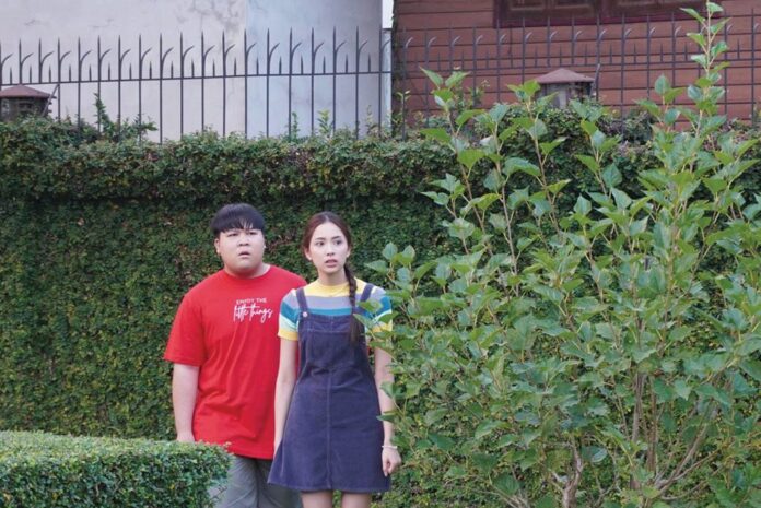 เบื้องหลังมายา