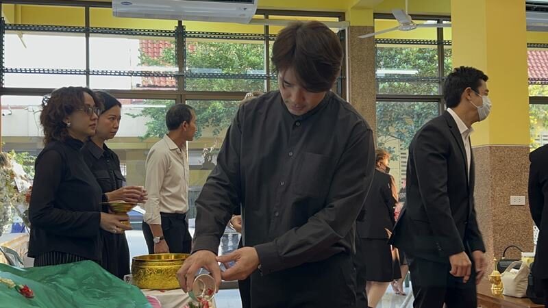 อึ้งทั้งงาน อุ้ม-พรรษวุฒิ สื่อกับช่างแต่งหน้าศพ ขอหมอนสีแดงในห้องนอน-อาหารฝีมือแม่