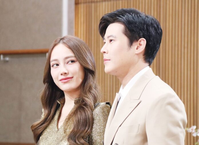 เบื้องหลังมายา