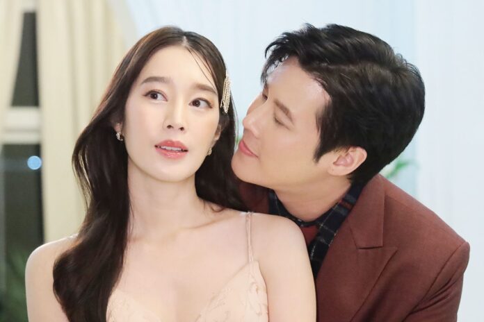 เบื้องหลังมายา