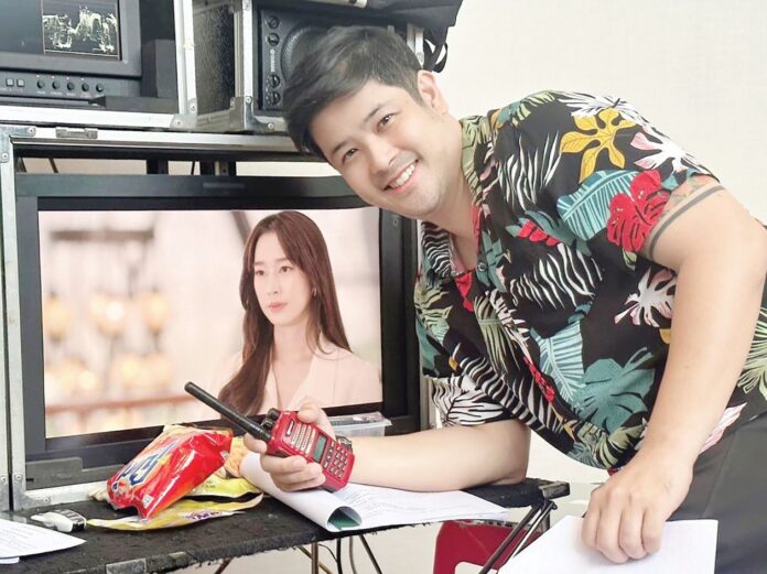 เบื้องหลังมายา