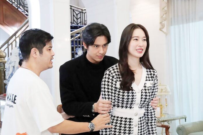 เบื้องหลังมายา
