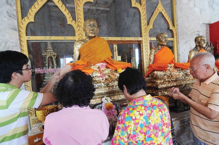 เที่ยววัดวันหยุด