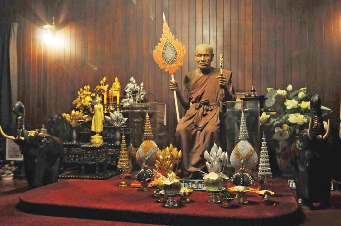 เที่ยววัดวันหยุด 