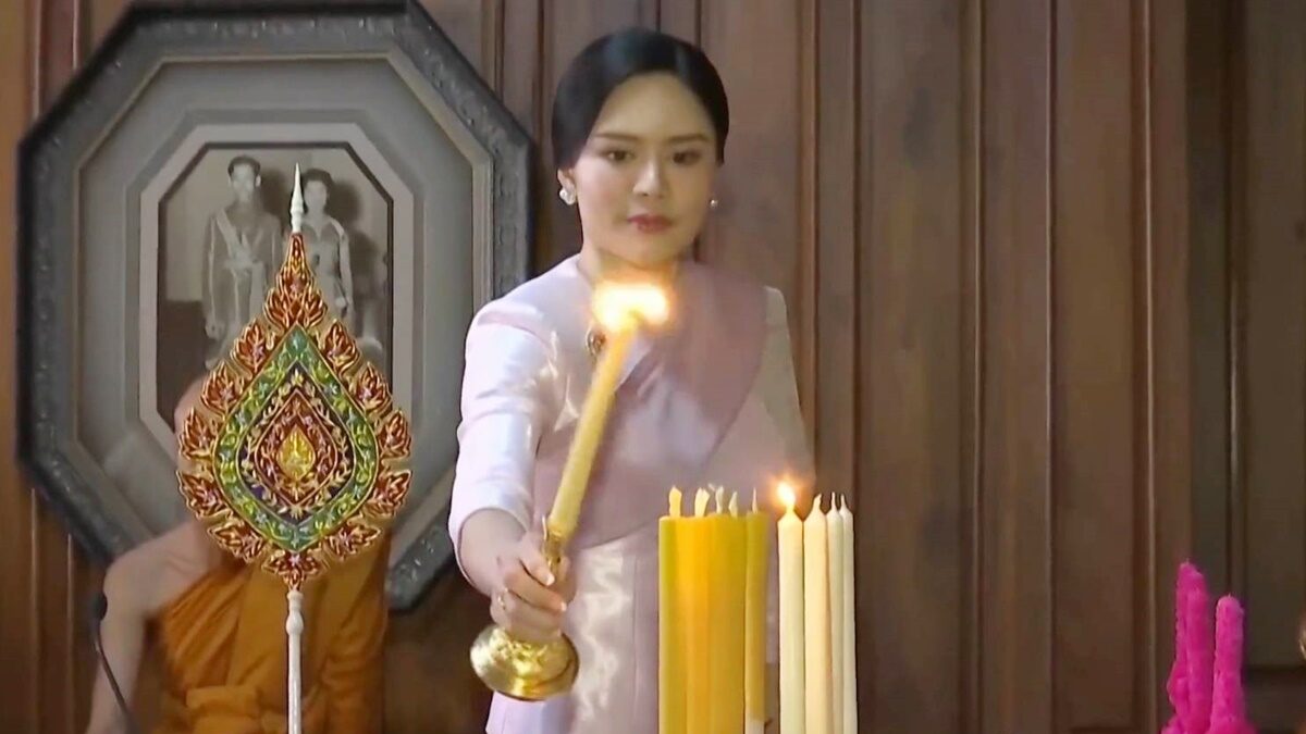 .ในหลวง ทรงพระกรุณาโปรดเกล้าฯ ให้พลตรีหญิง ท่านผู้หญิงอรอนงค์ เป็นผู้แทนพระองค์ฯ.