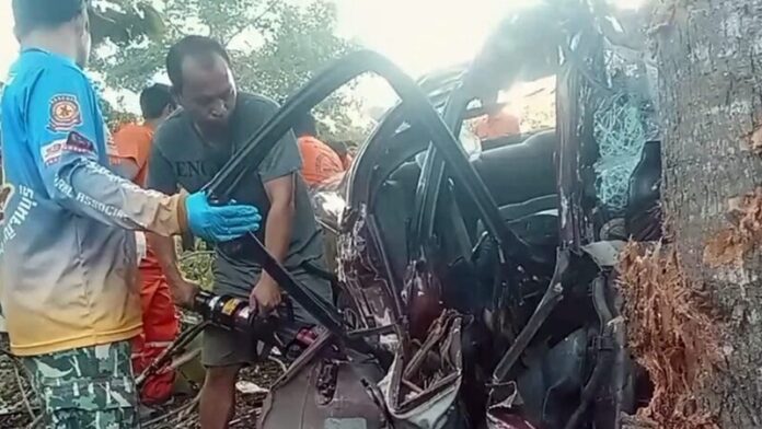 Tragic Kanchanaburi crash claims three lives, one injured | News by Thaiger