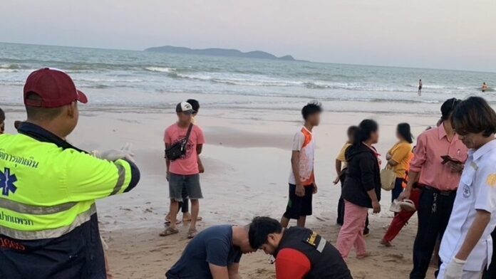 Two children drown at Laem Son Beach on New Year's Eve | News by Thaiger