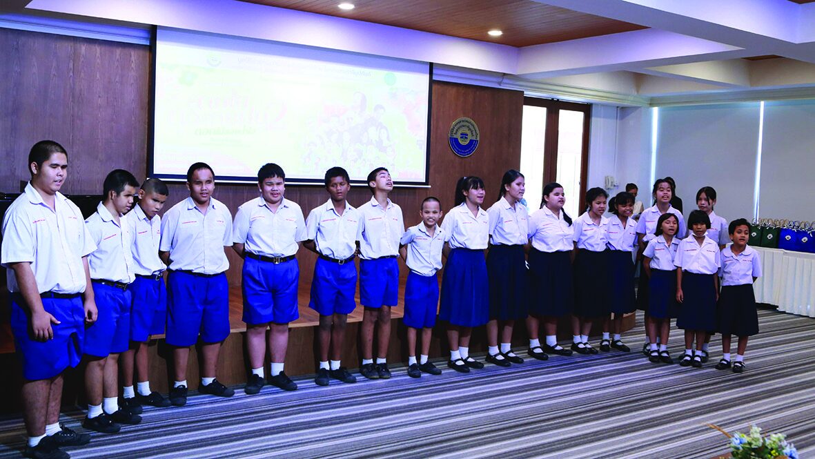  มูลนิธิช่วยคนตาบอดแห่งประเทศไทย ในพระบรมราชินูปถัมภ์ ร่วมด้วย อาจารย์ดนู ฮันตระกูล และวงไหมไทยออร์เคสตร้าพร้อมด้วยเสียงไทยคอรัสและศิลปินรับเชิญ