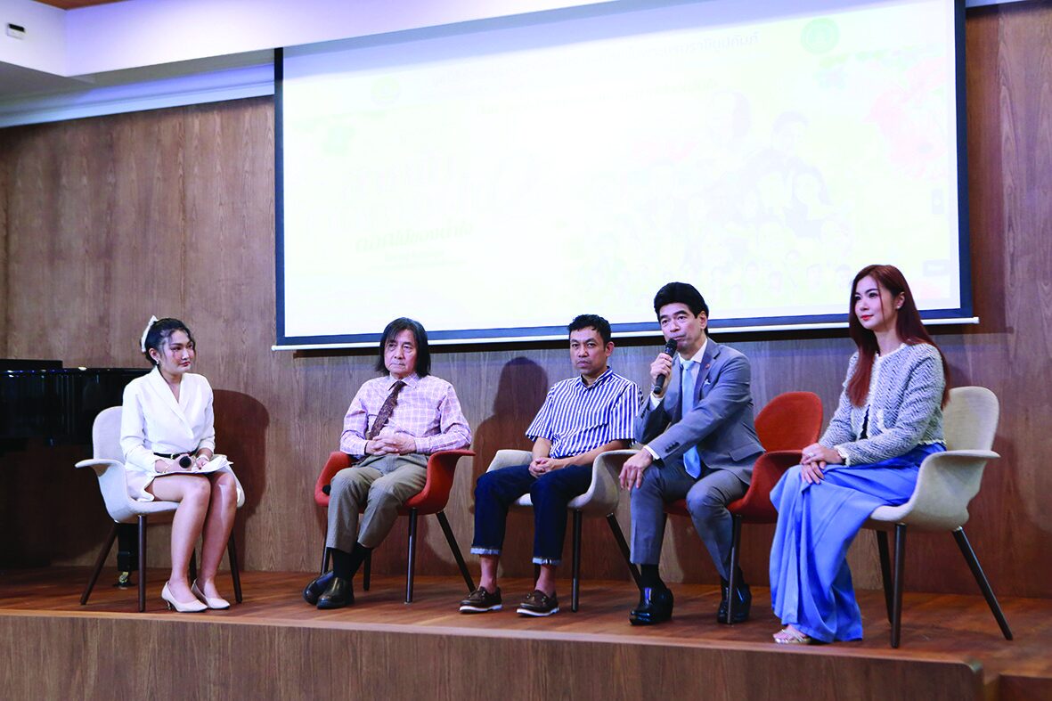  มูลนิธิช่วยคนตาบอดแห่งประเทศไทย ในพระบรมราชินูปถัมภ์ ร่วมด้วย อาจารย์ดนู ฮันตระกูล และวงไหมไทยออร์เคสตร้าพร้อมด้วยเสียงไทยคอรัสและศิลปินรับเชิญ