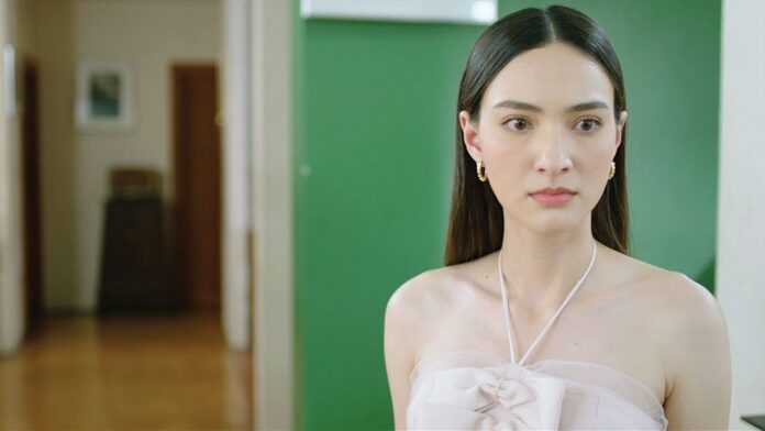 เบื้องหลังมายา