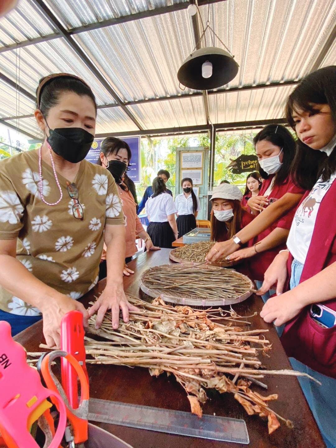 หลาก&หลาย - วิสาหกิจเกษตรสวนนอก ต้นแบบการผลิตขยะเหลือทิ้งเป็นศูนย์
