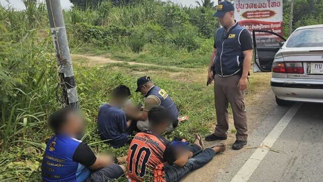 รวบ อดีตพระ คู่รักชายรักชาย ใช้กุฏิวัดดังขอนแก่นเป็นรังรัก หนีคดีเปิดบัญชีม้า ยักยอกทรัพย์ หนุ่มอีกคนมาด้วย ร้องไห้จนพิรุธ เช็กประวัติก่อนถูกจับด้วย